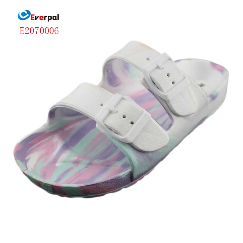 Why Are Camouflage Slide Sandals the Perfect Choice for Teenagers